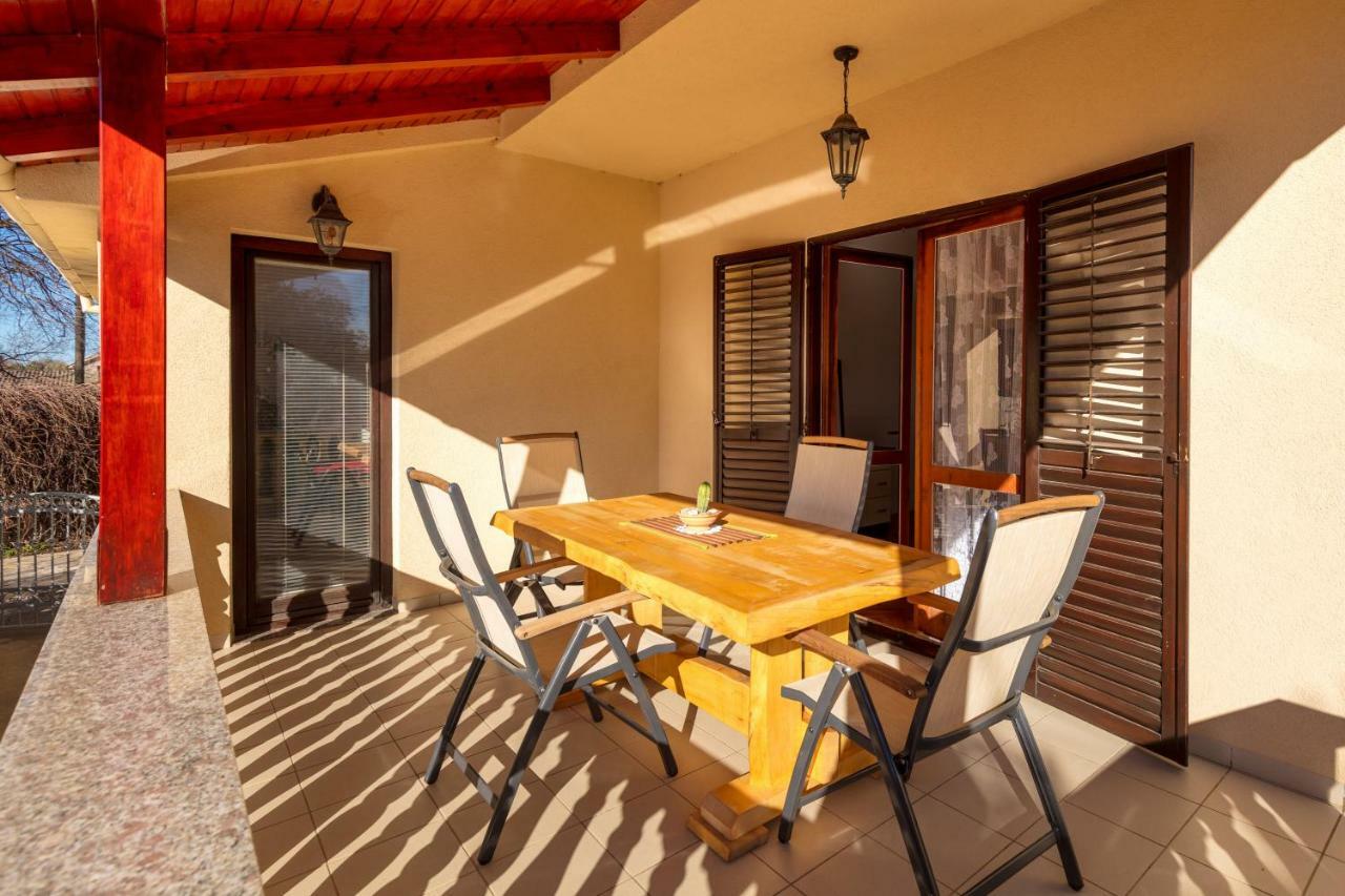 Vacation Home Duilo Donji Zemunik Екстер'єр фото