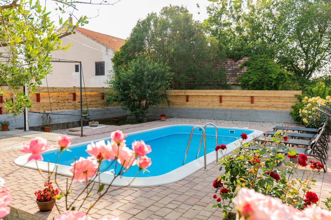 Vacation Home Duilo Donji Zemunik Екстер'єр фото
